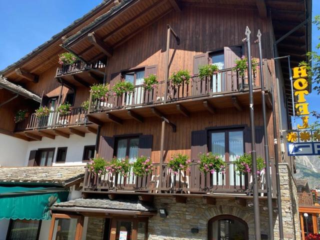 Hotel Triolet Courmayeur Exterior photo