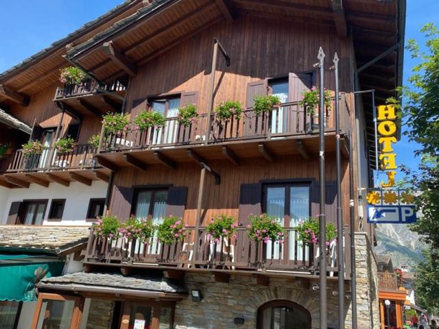 Hotel Triolet Courmayeur Exterior photo
